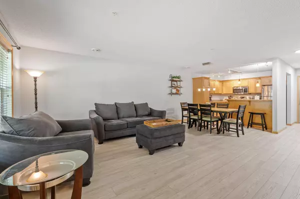 6121 32nd AVE N, Crystal, MN 55422