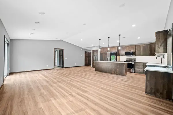 900 1/2 8th AVE N, Princeton, MN 55371