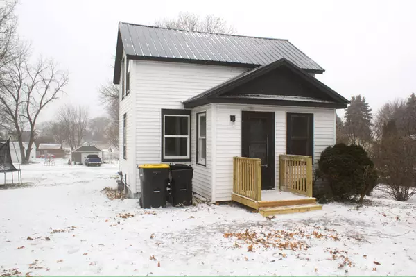 113 1st ST SW, Fairfax, MN 55332