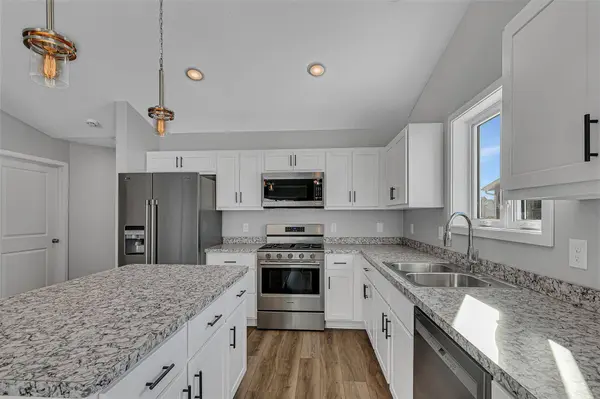 24289 Forest View CIR, Saint Augusta, MN 56301