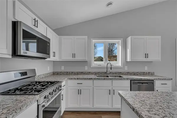 24289 Forest View CIR, Saint Augusta, MN 56301