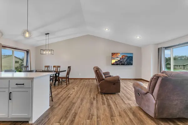 548 11th AVE NE, Melrose, MN 56352