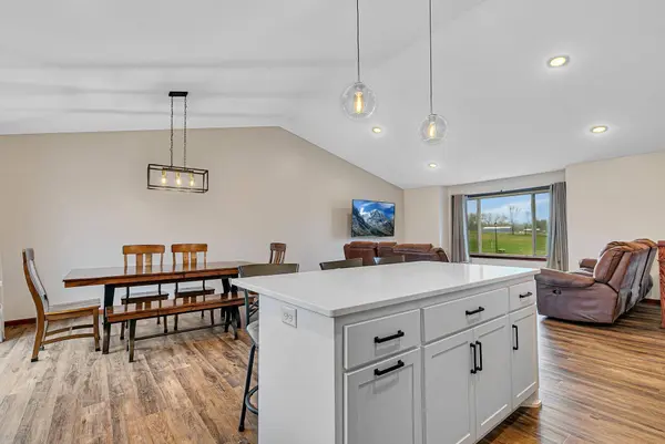 548 11th AVE NE, Melrose, MN 56352