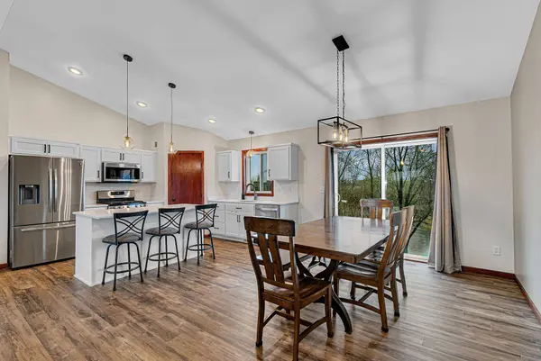 548 11th AVE NE, Melrose, MN 56352