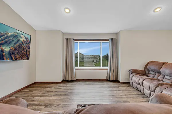 548 11th AVE NE, Melrose, MN 56352