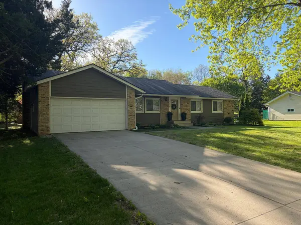 7270 Timber LN N, Maple Grove, MN 55369