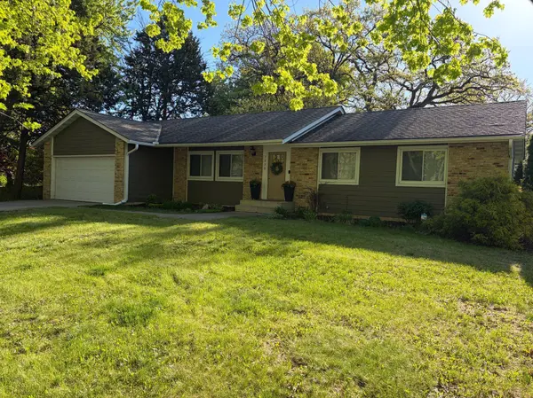 7270 Timber LN N, Maple Grove, MN 55369