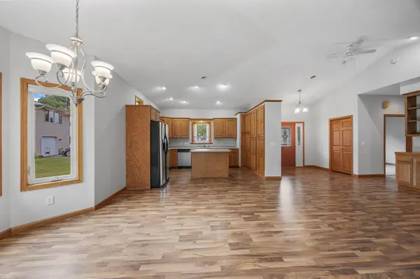 608 Parkview CIR, Delano, MN 55328