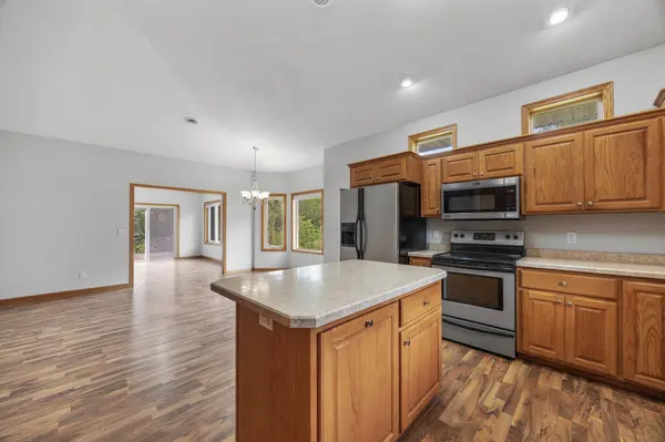 608 Parkview CIR, Delano, MN 55328