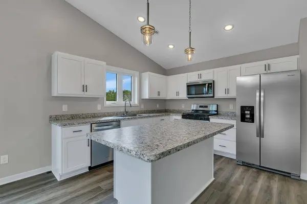24289 Forest View CIR, Saint Augusta, MN 56301
