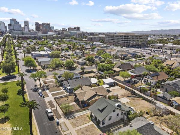 1315 W WOODLAND Avenue, Phoenix, AZ 85007