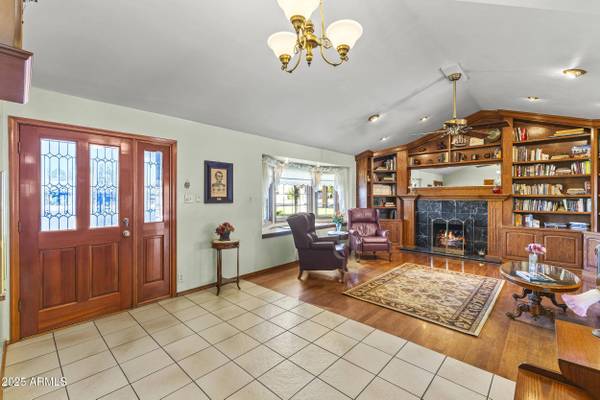 2047 W CAMBRIDGE Avenue, Phoenix, AZ 85009