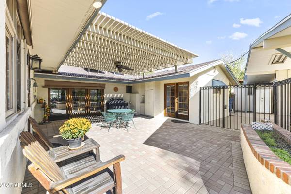 2047 W CAMBRIDGE Avenue, Phoenix, AZ 85009