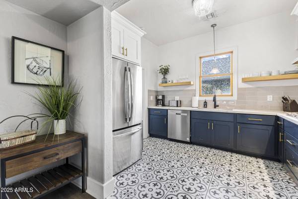 1315 W WOODLAND Avenue, Phoenix, AZ 85007