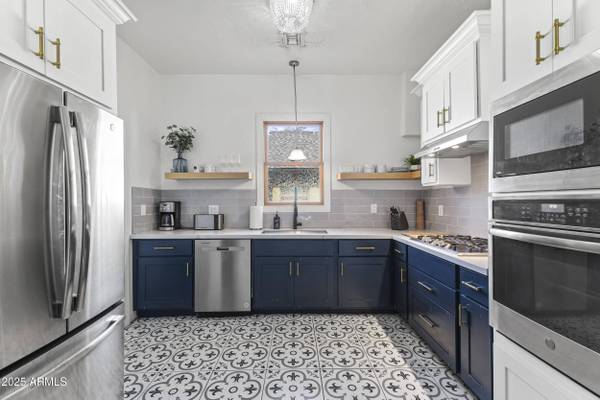 1315 W WOODLAND Avenue, Phoenix, AZ 85007