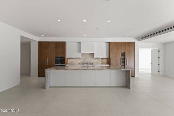 6587 N PALMERAIE Boulevard #2021, Paradise Valley, AZ 85253