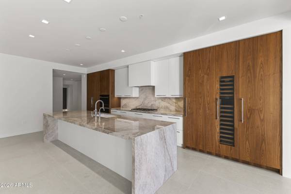 6587 N PALMERAIE Boulevard #2021, Paradise Valley, AZ 85253