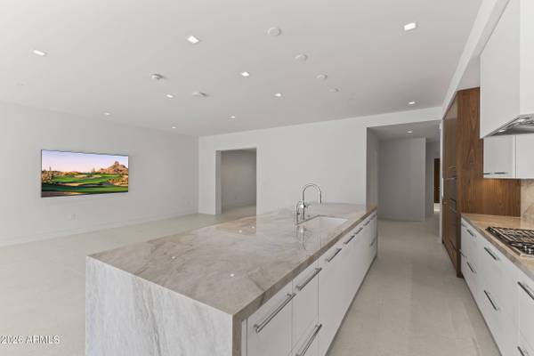 6587 N PALMERAIE Boulevard #2021, Paradise Valley, AZ 85253