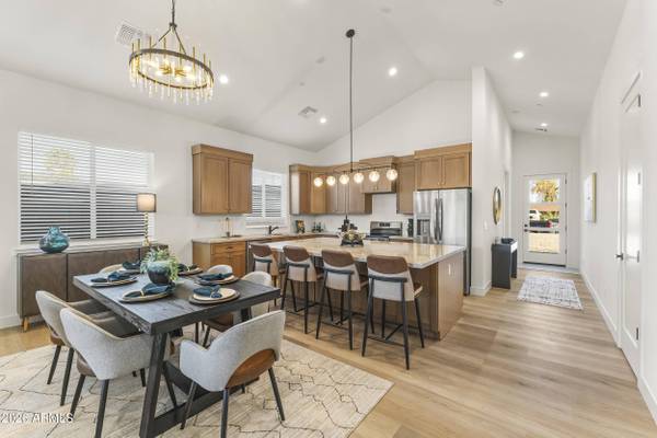 2009 E Don Carlos Avenue, Tempe, AZ 85281