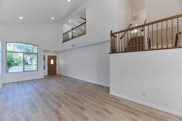 9019 W ACOMA Drive, Peoria, AZ 85381