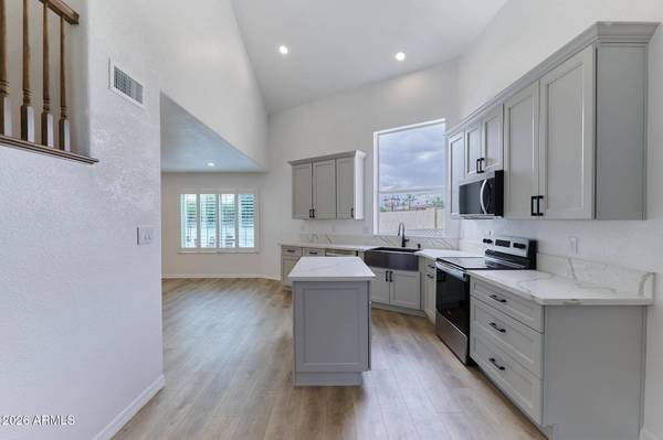 9019 W ACOMA Drive, Peoria, AZ 85381