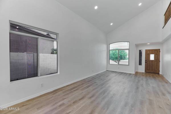 9019 W ACOMA Drive, Peoria, AZ 85381