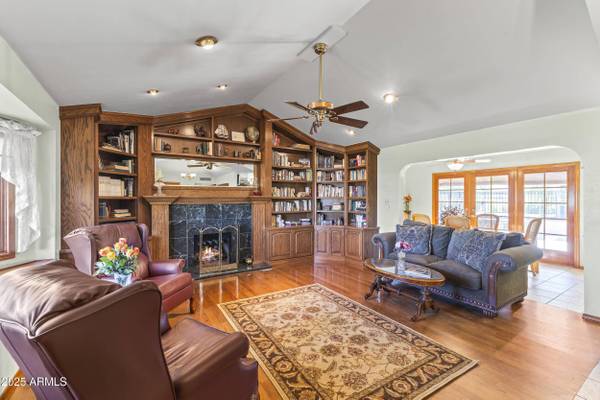 2047 W CAMBRIDGE Avenue, Phoenix, AZ 85009