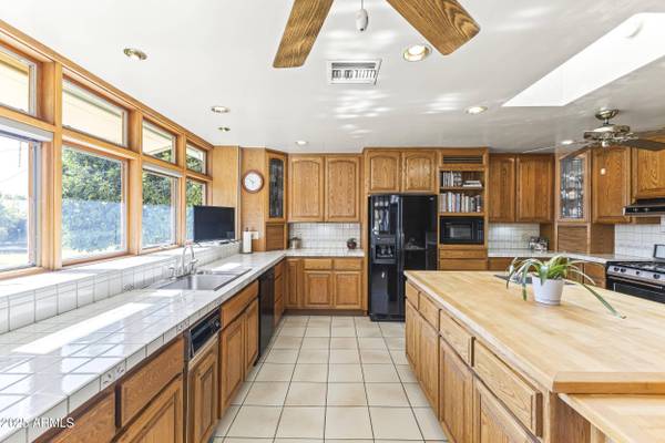 2047 W CAMBRIDGE Avenue, Phoenix, AZ 85009