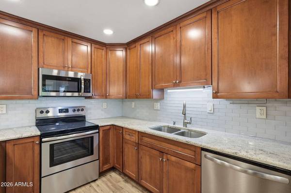 5525 E THOMAS Road #C2, Phoenix, AZ 85018