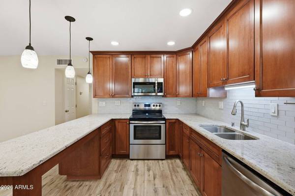 5525 E THOMAS Road #C2, Phoenix, AZ 85018