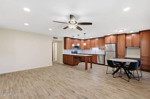 5525 E THOMAS Road #C2, Phoenix, AZ 85018