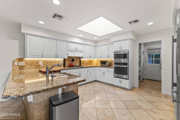 610 W GLENN Drive, Phoenix, AZ 85021
