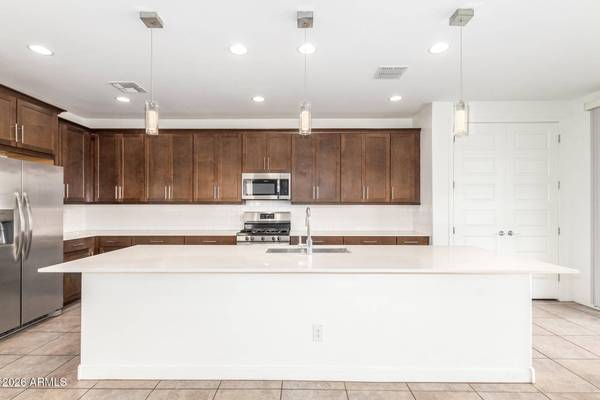 9120 W ROMA Avenue, Phoenix, AZ 85037