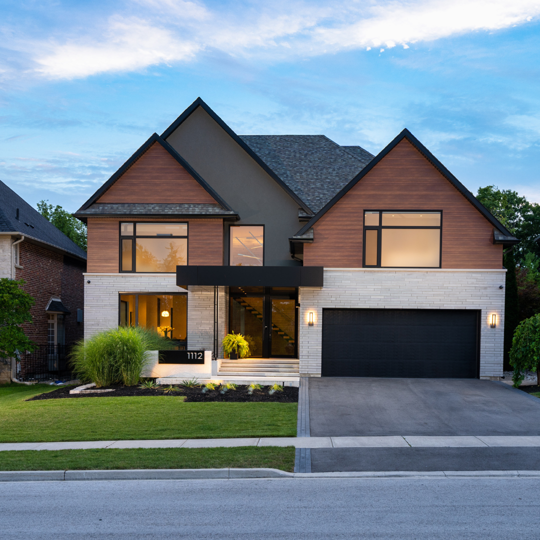 Example of a luxury waterfront home in Ontario, illustrating the type of property buyers may encounter when learning how to buy a house in Ontario/Oakville