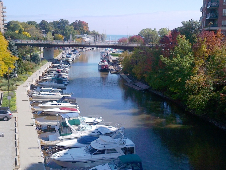 Commuting and lifestyle in Oakville, Ontario with GO transit access and local green space