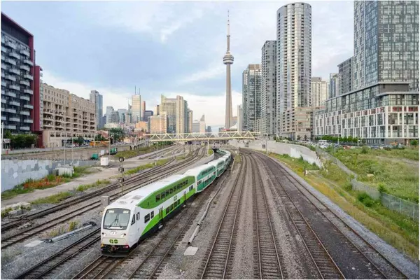 Commuting from Oakville to Toronto (2026): GO Train Times, Parking, Fares + Best Neighbourhoods for Commuters