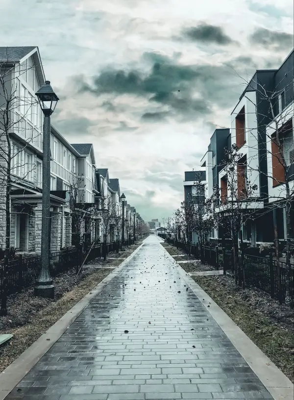 Renovate Before You Sell in Oakville & Mississauga? What Actually Pays