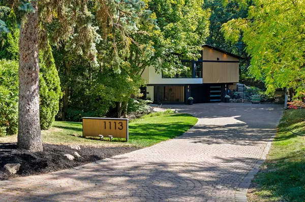 1113 Greenoaks Dr, Mississauga, ON L5J 3A1