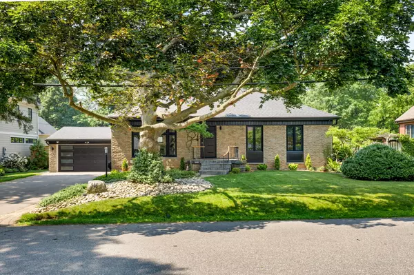 Burlington, ON L7T 2K2,946 Glenwood Ave