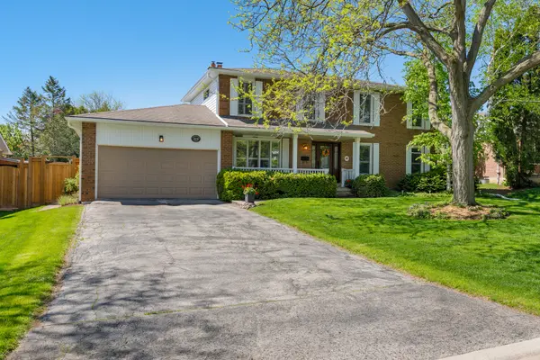 2174 Winchester Ct, Burlington, ON L7P 3K7