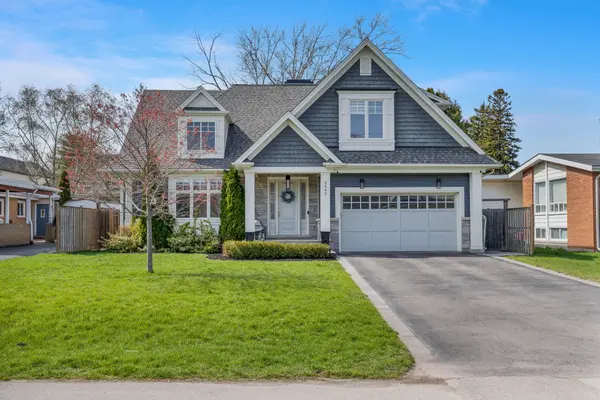 2443 Applewood Dr, Oakville, ON L6L 1V7