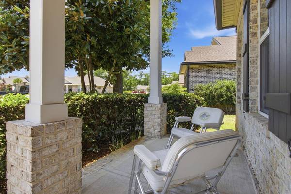 76 Oaktree BLVD, Freeport, FL 32439