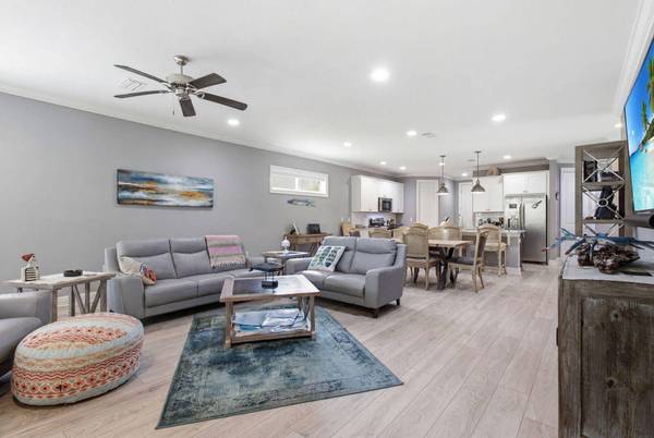 76 Oaktree BLVD, Freeport, FL 32439