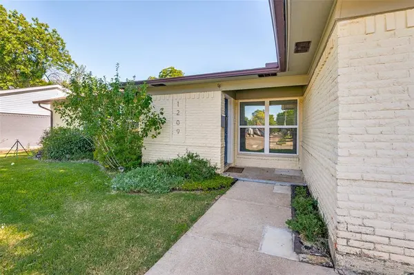 1209 Ridgeway Drive, Richardson, TX 75080