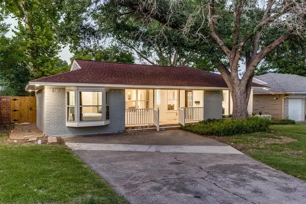 9026 Livenshire Drive, Dallas, TX 75238