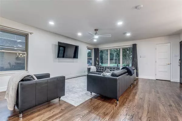 9026 Livenshire Drive, Dallas, TX 75238