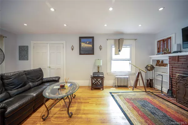 122 Parsons DR, Hempstead, NY 11550