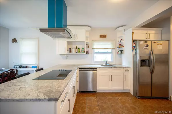 122 Parsons DR, Hempstead, NY 11550