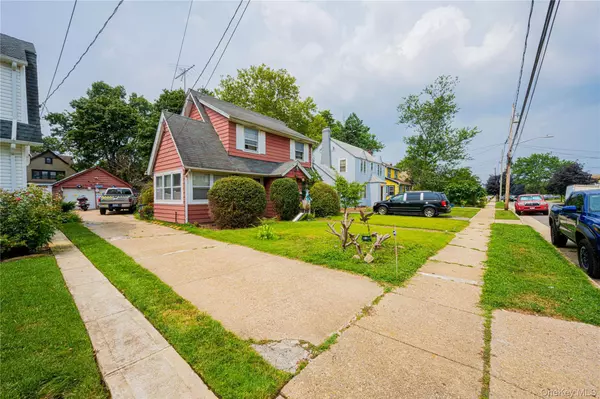 122 Parsons DR, Hempstead, NY 11550