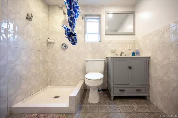 122 Parsons DR, Hempstead, NY 11550